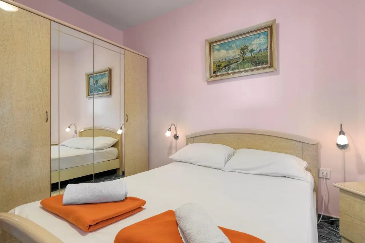 Orhideja Apartment With Private Backyard Premantura Croatia
