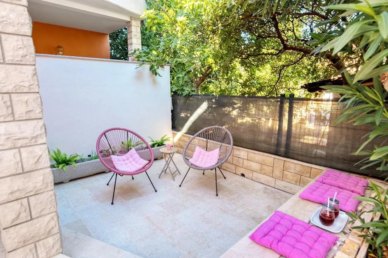 Orhideja Apartment With Private Backyard Premantura