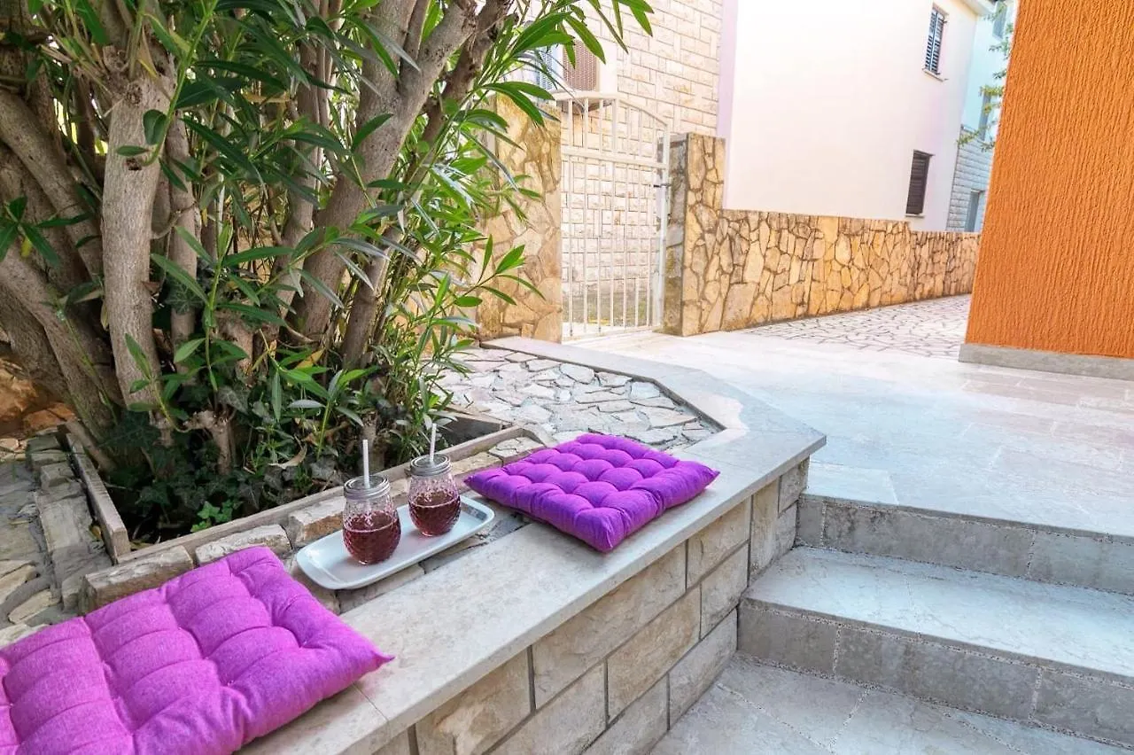 Orhideja Apartment With Private Backyard Premantura