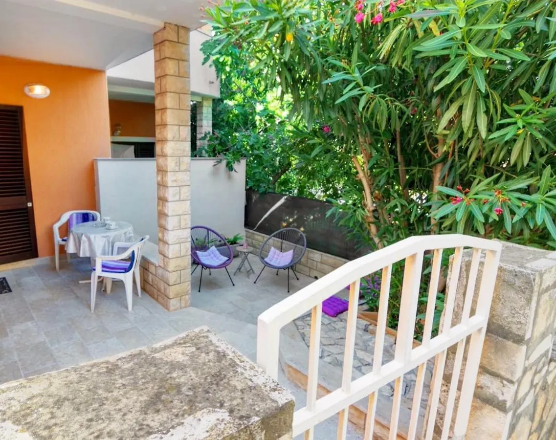 Orhideja Apartment With Private Backyard Premantura