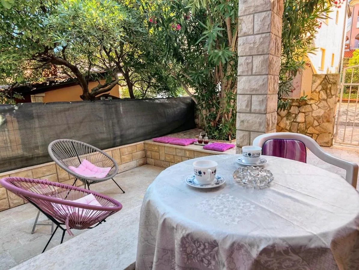 Orhideja Apartment With Private Backyard Premantura